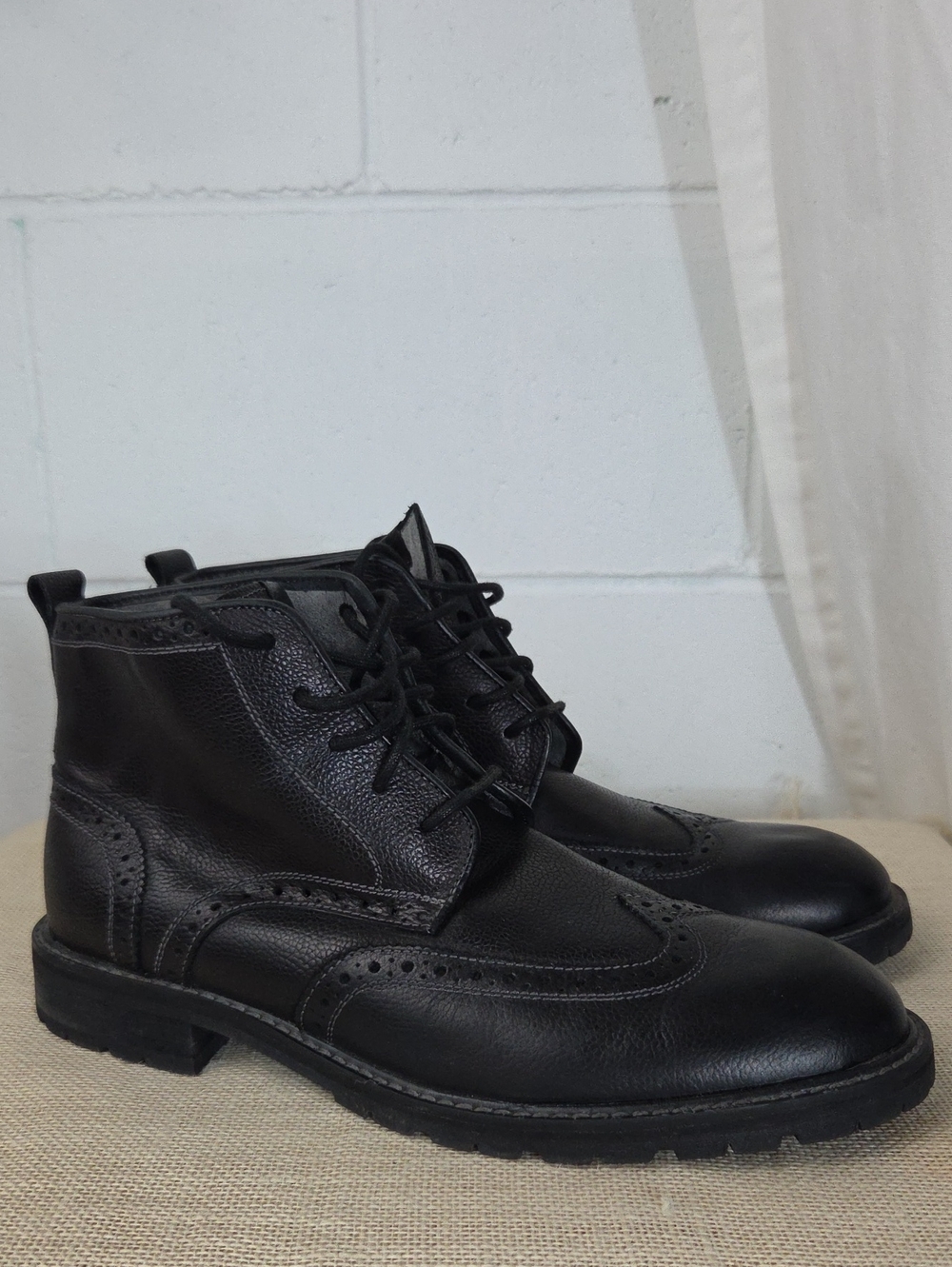 Florsheim Black Leather Wingtip Lace-Up Lug Sole Boots Sz9